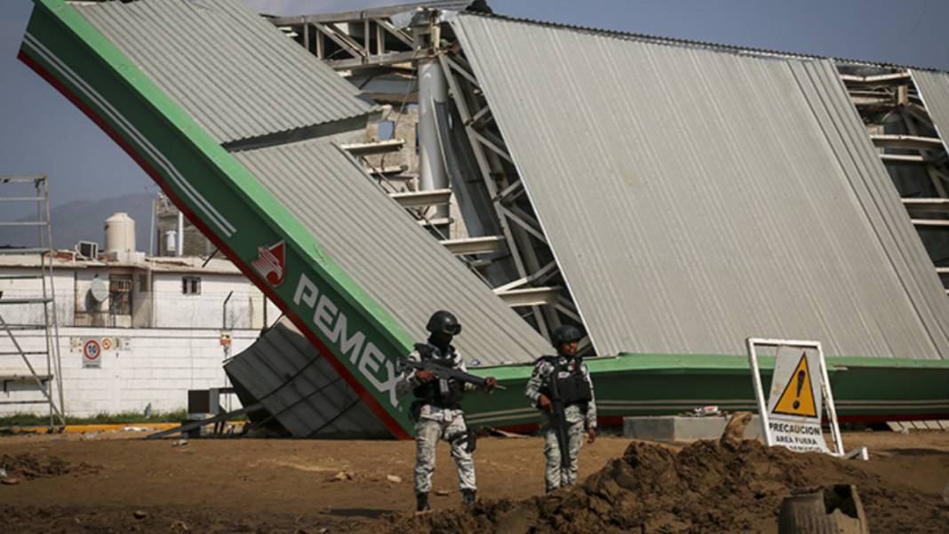 Meksika'yı 'Otis' vurdu! Acapulco çöp içinde boğuluyor 4